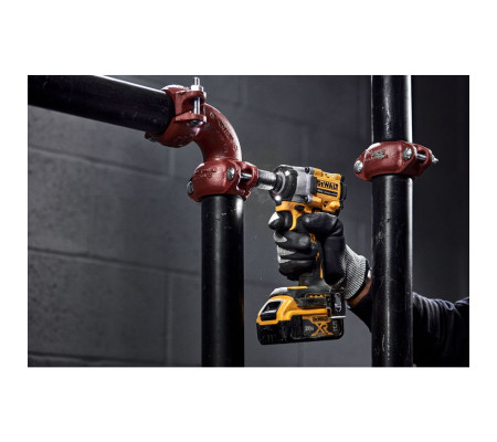 Аккумуляторный гайковерт DEWALT DCF921P2G, 18 В, 610 Нм, 3550 уд/мин, с 2 АКБ 5 Ач и ЗУ, в чехле (DCF921P2G-QW)