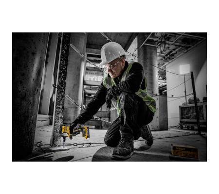 Аккумуляторный гайковерт DEWALT DCF921P2G, 18 В, 610 Нм, 3550 уд/мин, с 2 АКБ 5 Ач и ЗУ, в чехле (DCF921P2G-QW)