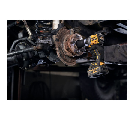 Аккумуляторный гайковерт DEWALT DCF921P2G, 18 В, 610 Нм, 3550 уд/мин, с 2 АКБ 5 Ач и ЗУ, в чехле (DCF921P2G-QW)