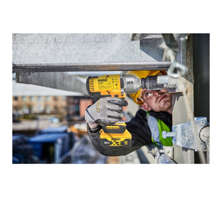 Аккумуляторный гайковерт DEWALT DCF900P2T, 18 В, 1898 Нм, 2200 уд/мин, с 2 АКБ 5 Ач и ЗУ, в кейсе TSTAK (DCF900P2T-QW)