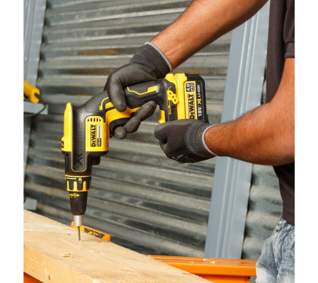 Аккумуляторный ленточный шуруповерт DEWALT DCF620NT, 18 В, 30 Нм, 4400 об/мин, без АКБ и ЗУ, в кейсе TSTAK (DCF620NT-XJ)