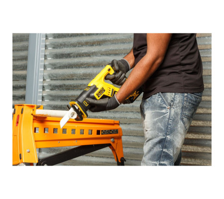 Аккумуляторная сабельная пила DEWALT DCS367P1, 18 В, 2900 ход/мин, 28.6 мм, с АКБ 5 Ач и ЗУ, в сумке (DCS367P1-QW)