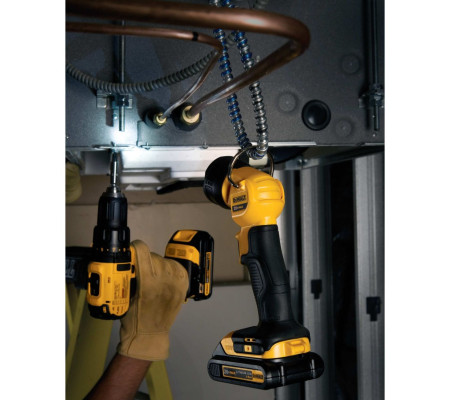 Аккумуляторный фонарь DEWALT DCL040, 18 В, 110 лм, без АКБ и ЗУ (DCL040-XJ)