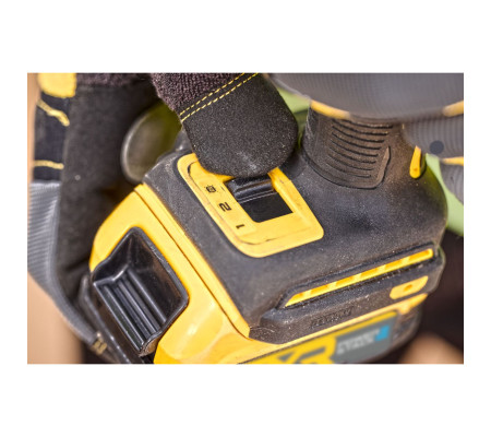 Аккумуляторный масляный шуруповерт DEWALT DCF870NT, 18 В, 56 Нм, 4200 уд/мин, без АКБ и ЗУ, в кейсе TSTAK (DCF870NT-XJ)