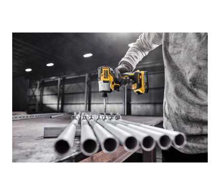 Аккумуляторный шуруповерт DEWALT DCF840N, 18 В, 192 Нм, 4200 уд/мин, без АКБ и ЗУ (DCF840N-XJ)