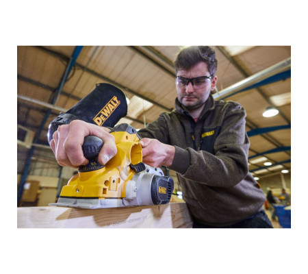 Рубанок DEWALT D26500, 1050 Вт, 13500 об/мин, 82 мм, в кейсе (D26500K-QS)