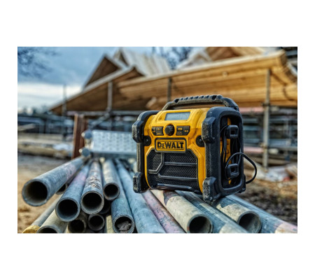 Аккумуляторный радиоприемник DEWALT, 12/18 В, с возможностью работы от сети, без АКБ и ЗУ, DCR020