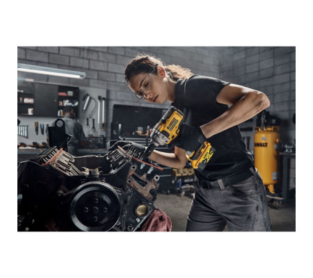 Аккумуляторный гайковерт DEWALT DCF892NT, 18 В, 1084 Нм, 3250 уд/мин, без АКБ и ЗУ, в кейсе TSTAK (DCF892NT-XJ)