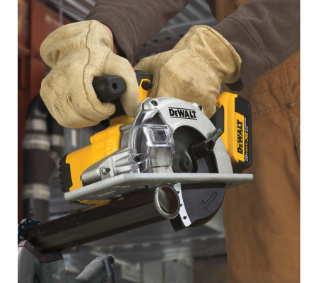 Аккумуляторная дисковая пила DEWALT DCS373P1, 18 В, 140 мм, 3700 об/мин, с АКБ 5 Ач и ЗУ (DCS373P1N-XJ)