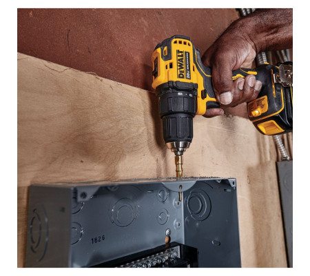 Аккумуляторная дрель-шуруповерт DEWALT DCD708L2T, 18 В, 1650 об/мин, с 2 АКБ 3 Ач и ЗУ, в кейсе TSTAK (DCD708L2T-QW)