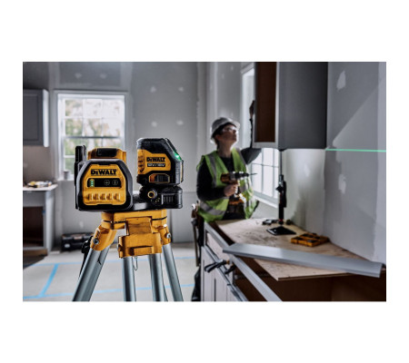 Аккумуляторный лазерный построитель плоскостей DEWALT DCE088D1G18, 12/18 В, зеленый луч, 30 м, с АКБ 2 Ач и ЗУ, в кейсе TSTAK