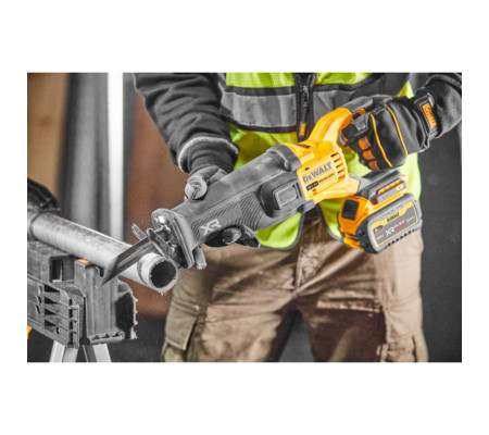 Аккумуляторная сабельная пила DEWALT DCS386NT, 18/54 В, 3000 ход/мин, 28.6 мм, без АКБ и ЗУ, в кейсе TSTAK (DCS386NT-XJ)