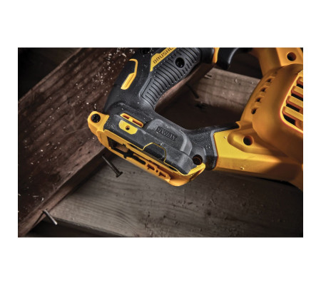 Аккумуляторная сабельная пила DEWALT DCS386NT, 18/54 В, 3000 ход/мин, 28.6 мм, без АКБ и ЗУ, в кейсе TSTAK (DCS386NT-XJ)