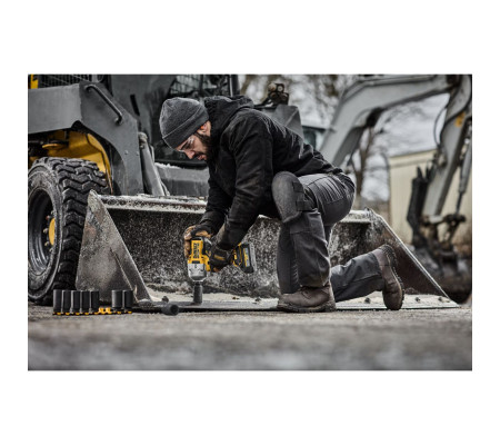 Аккумуляторный гайковерт DEWALT DCF961H2T, 18 В, 2372 Нм, 1890 уд/мин, с 2 АКБ 5 Ач и ЗУ, в кейсе TSTAK (DCF961H2T-QW)