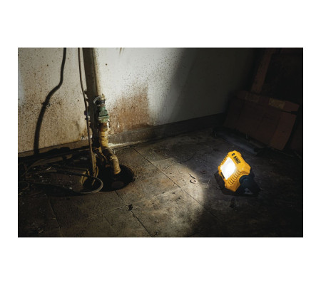 Аккумуляторный фонарь DEWALT DCL077, 12/18 В, 2000 лм, без АКБ и ЗУ (DCL077-XJ)