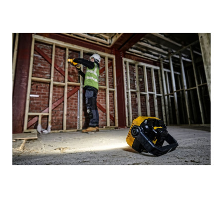 Аккумуляторный фонарь DEWALT DCL077, 12/18 В, 2000 лм, без АКБ и ЗУ (DCL077-XJ)