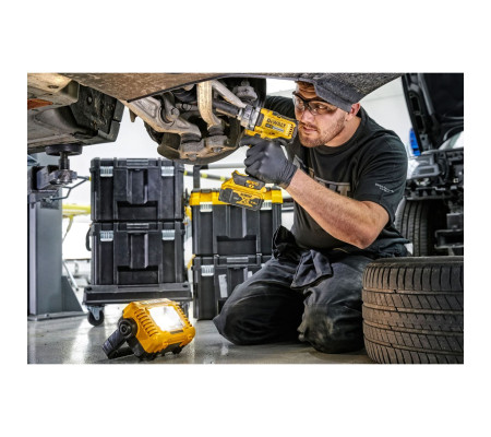 Аккумуляторный фонарь DEWALT DCL077, 12/18 В, 2000 лм, без АКБ и ЗУ (DCL077-XJ)