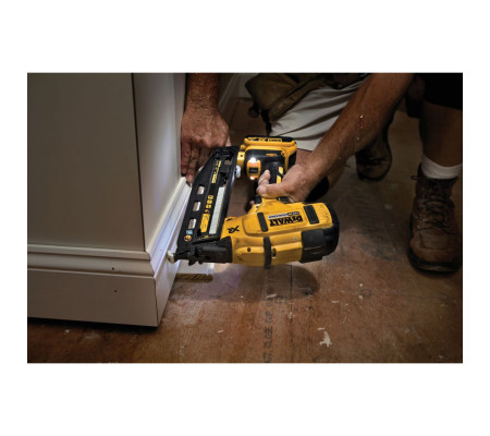 Аккумуляторный шпилькозабивной пистолет DEWALT DCN660NT, 18 В, 48 Дж, без АКБ и ЗУ, в кейсе TSTAK