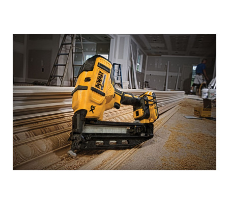 Аккумуляторный шпилькозабивной пистолет DEWALT DCN660NT, 18 В, 48 Дж, без АКБ и ЗУ, в кейсе TSTAK