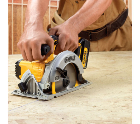 Аккумуляторная дисковая пила DEWALT DCS391B, 20 В, 165 мм, 5150 об/мин, без АКБ и ЗУ (DCS391B-XJ)