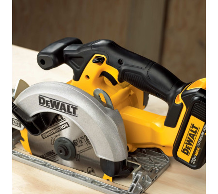 Аккумуляторная дисковая пила DEWALT DCS391M2, 18 В, 165 мм, 5150 об/мин, с 2 АКБ 4 Ач и ЗУ, в кейсе TSTAK (DCS391M2-QW)