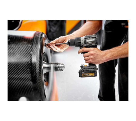 Ударная дрель-шуруповерт DEWALT McLaren Limited Edition DCD85ME2GT, 18 В, 2000 об/мин, с 2 АКБ 1.7 Ач и ЗУ, в кейсе TSTAK