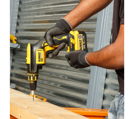 Аккумуляторный ленточный шуруповерт DEWALT DCF620D2K, 18 В, 30 Нм, 4400 об/мин, с 2 АКБ 2 Ач и ЗУ, в кейсе TSTAK (DCF620D2K-QW)