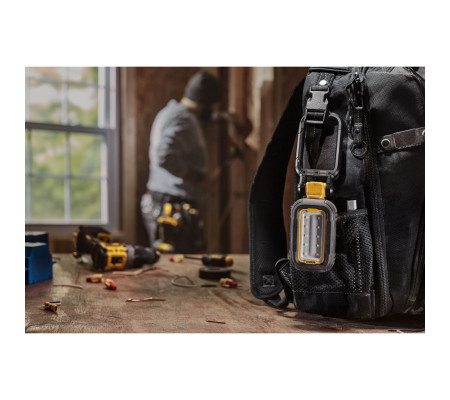 Аккумуляторный фонарь DEWALT DCL182, 200 лм, со встроенной АКБ (DCL182-A9)