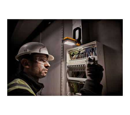 Аккумуляторный фонарь DEWALT DCL182, 200 лм, со встроенной АКБ (DCL182-A9)