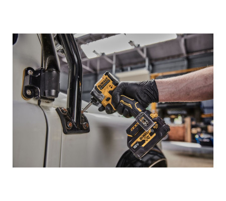 Аккумуляторный шуруповерт DEWALT DCF850E2T, 18 В, 206.2 Нм, 3800 уд/мин, с 2 АКБ 1.7 Ач и ЗУ, в кейсе TSTAK (DCF850E2T-QW)