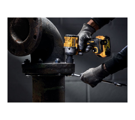 Аккумуляторный гайковерт DEWALT DCF921P2T, 18 В, 610 Нм, 3550 уд/мин, с 2 АКБ 5 Ач и ЗУ, в кейсе (DCF921P2T-QW)