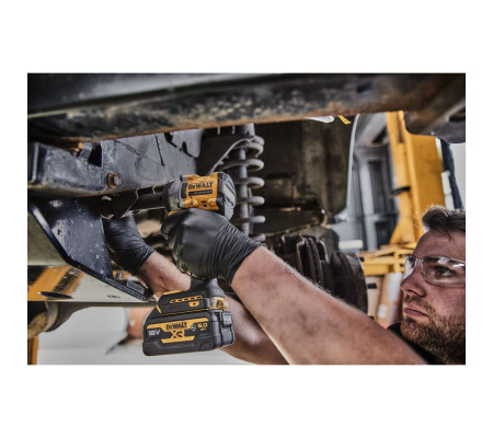 Аккумуляторный гайковерт DEWALT DCF921P2T, 18 В, 610 Нм, 3550 уд/мин, с 2 АКБ 5 Ач и ЗУ, в кейсе (DCF921P2T-QW)